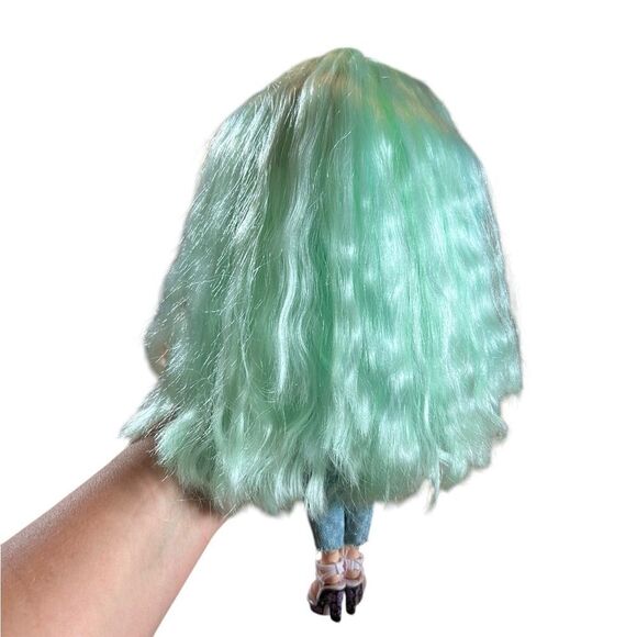 Rainbow High Daphne Minton Articulated Fashion Doll Series 3 Light Mint Green - Picture 6 of 6